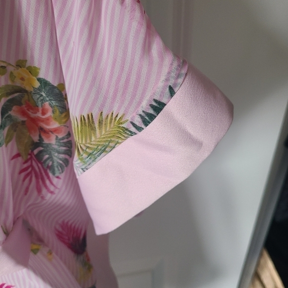 FOREVER 21 Satin short Tropical Print Pink Robe Size Small - Picture 4 of 5